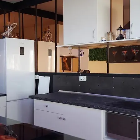 First Line Of The Ocean, 3 Bedrooms & Free Wifi 펜션