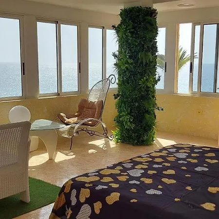 펜션 First Line Of The Ocean, 3 Bedrooms & Free Wifi *