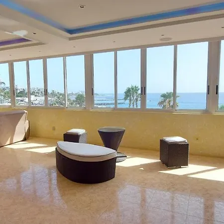 펜션 First Line Of The Ocean, 3 Bedrooms & Free Wifi *