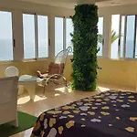 בית נופש First Line Of The Ocean, 3 Bedrooms & Free Wifi *