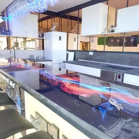 בית נופש First Line Of The Ocean, 3 Bedrooms & Free Wifi