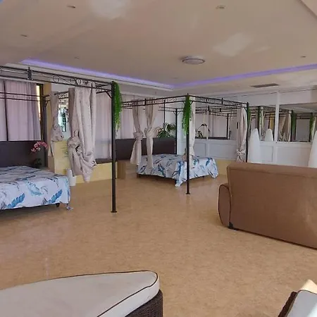 בית נופש First Line Of The Ocean, 3 Bedrooms & Free Wifi *